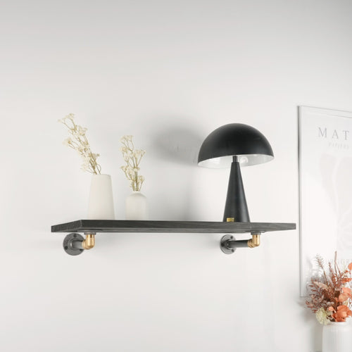 Hyldeknægte ELLA sort med messing - MED hylde - 30 cm dybde