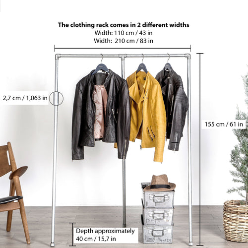 Vandrør tøjstativ i unikt stilet design. Lavet af galvaniseret vandrør.